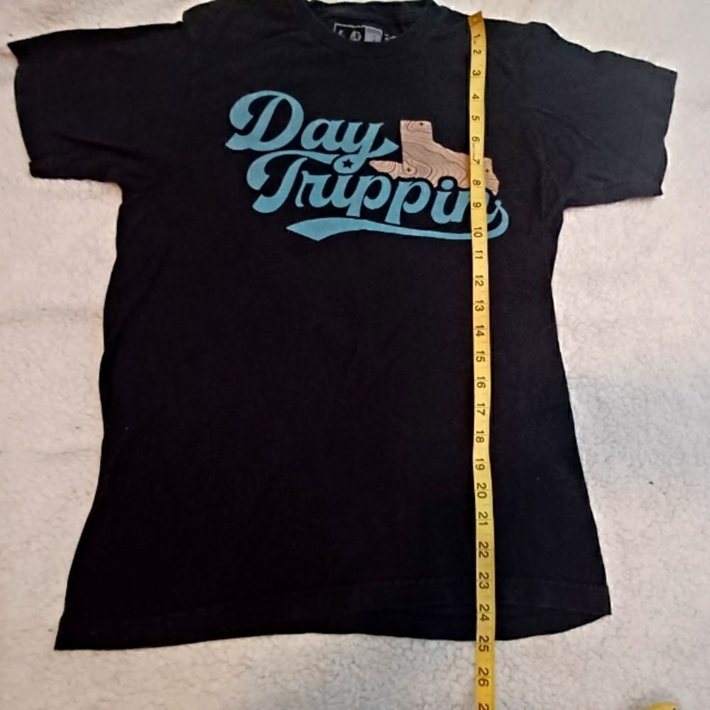 Daytripper Men's black tee - Picture 3 of 5
